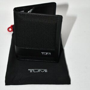 Tumi Alpha L-Fold in Black #1356231041 NWT